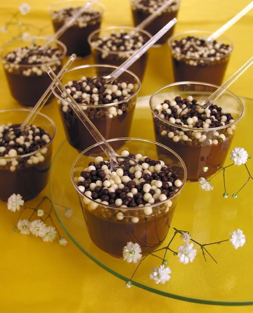 Receita de Brigadeiro no Copinho para Festas e Ideias para se Inspirar