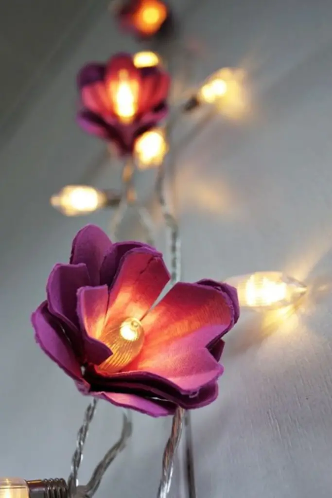 cordão iluminado com flores recicladas diy